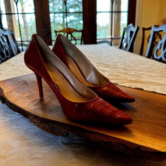 Guess size 9 Red pumps - Picture 1 of 5